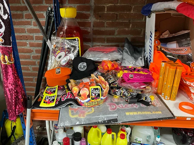 Flügel merchandising - afbeelding 1 van  8