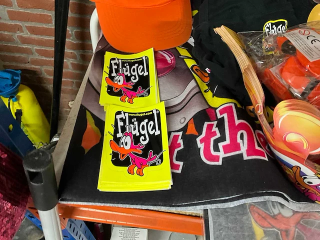 Flügel merchandising - afbeelding 6 van  8