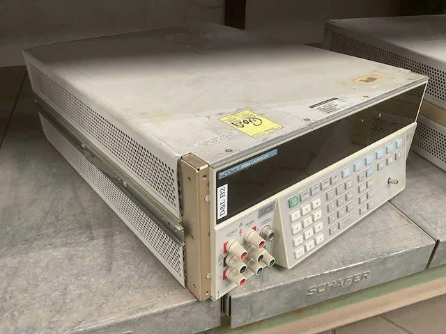 Fluke 5720a calibrator - afbeelding 1 van  4