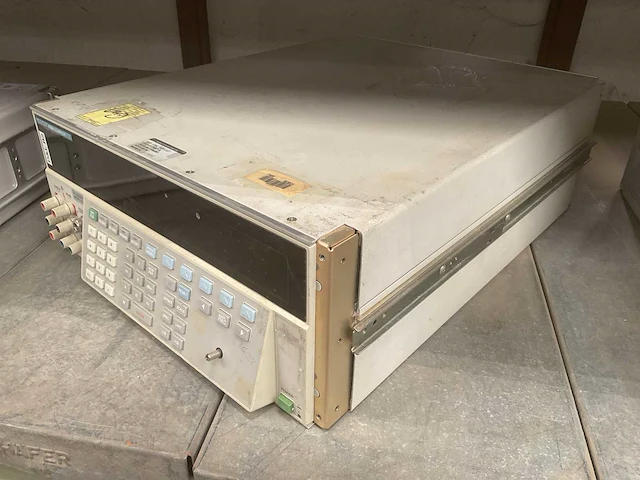 Fluke 5720a calibrator - afbeelding 3 van  4