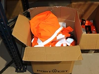 Fluoriserende kleding portwest w.o. 11 broeken en 3 vesten. - afbeelding 1 van  2