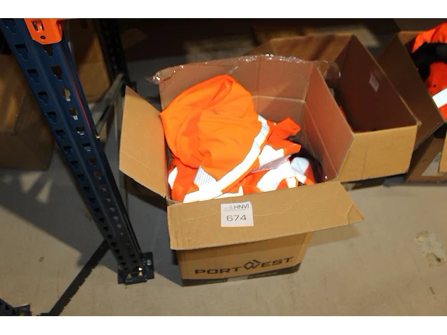 Fluoriserende kleding portwest w.o. 11 broeken en 3 vesten. - afbeelding 2 van  2