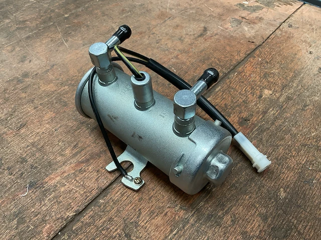 Fluxon 24v brandstofpomp (2x) - afbeelding 2 van  4