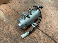 Fluxon 24v brandstofpomp (2x) - afbeelding 1 van  4