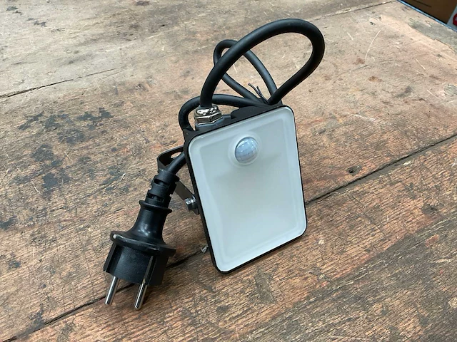 Fluxon lb10fp led schijnwerper met bewegingssensor - afbeelding 1 van  4