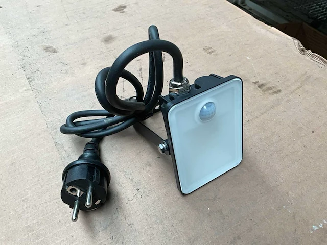 Fluxon lb10fp led schijnwerper met bewegingssensor - afbeelding 1 van  4
