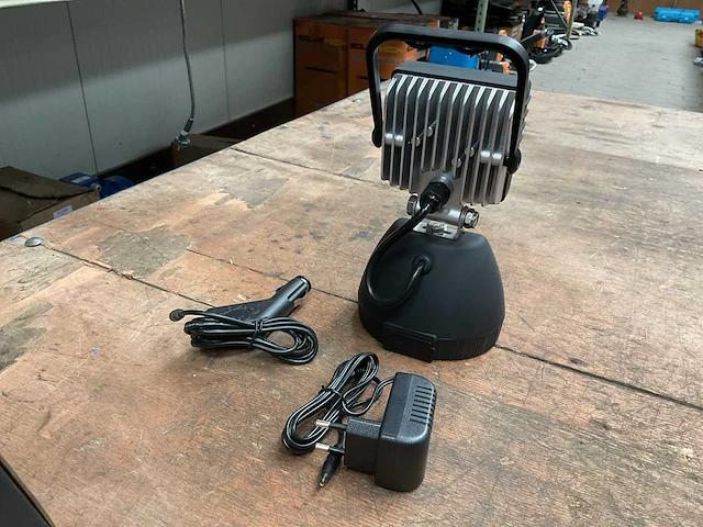 Fluxon lb10lis oplaadbare werklamp - afbeelding 3 van  5