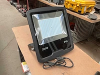 Fluxon lb200w ip65 led schijnwerper - afbeelding 1 van  4