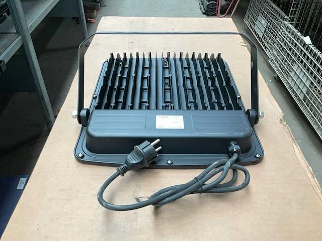 Fluxon lb200w ip65 led schijnwerper - afbeelding 3 van  4