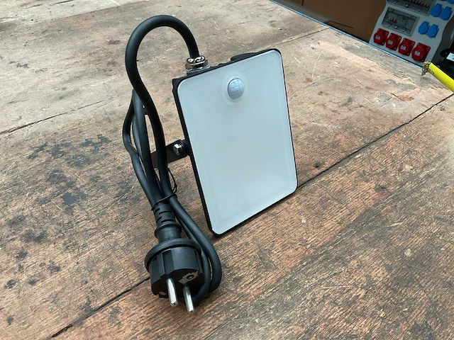 Fluxon lb20fp led schijnwerper met bewegingssensor - afbeelding 1 van  4