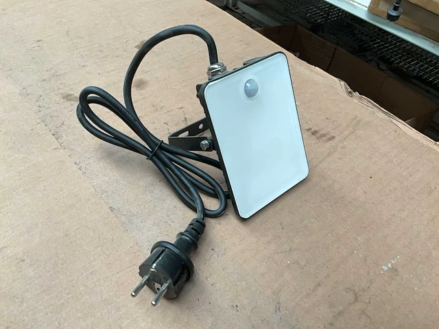 Fluxon lb20fp led schijnwerper met bewegingssensor - afbeelding 1 van  4