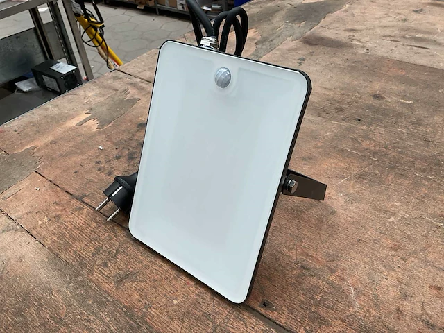 Fluxon lb50fp led schijnwerper met bewegingssensor - afbeelding 2 van  4