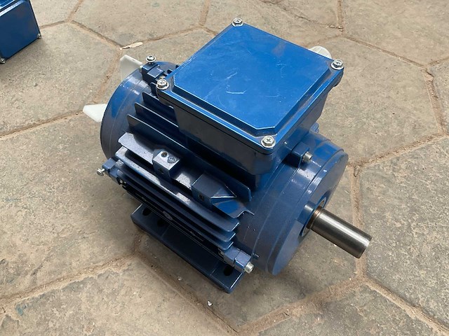 Fluxon ms2 90l-4 elektromotor - afbeelding 1 van  5