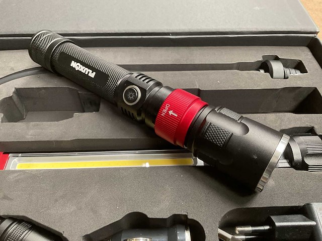 Fluxon wi01bfs oplaadbare werklamp - afbeelding 2 van  6