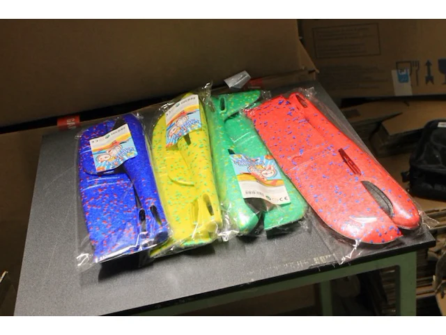 Foam vliegtuig mix van kleur geleverd 48 cm 1x ds 76 - afbeelding 1 van  5