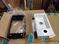 Fonteinbakje met houder. - afbeelding 1 van  4