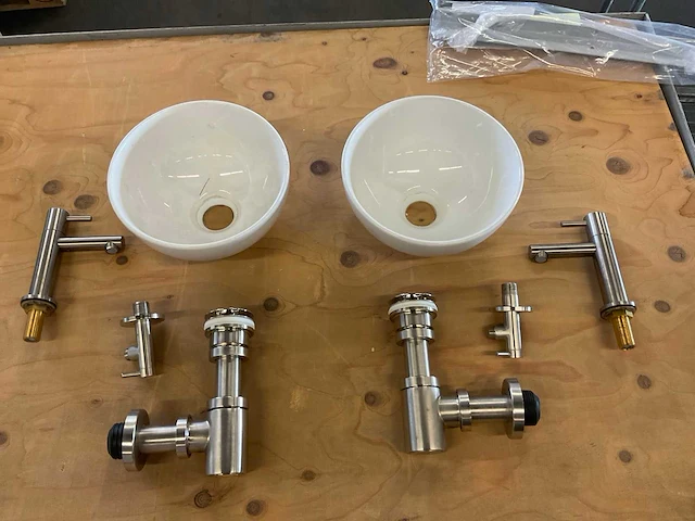 Fonteinkom met kraan (2x) - afbeelding 1 van  7