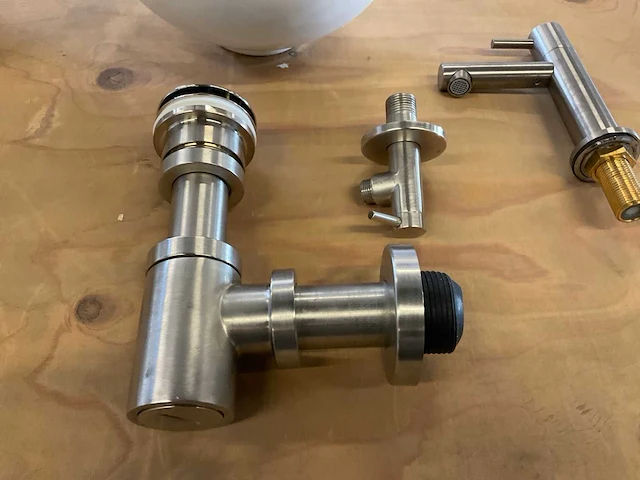 Fonteinkom met kraan (2x) - afbeelding 5 van  7
