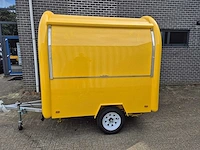 Foodtruck geel met afzuigkap - 2025 - afbeelding 1 van  15