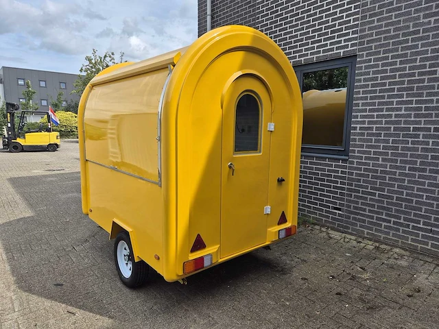 Foodtruck geel met afzuigkap - 2025 - afbeelding 8 van  15
