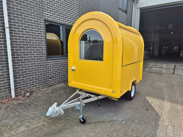 Foodtruck geel met afzuigkap - 2025 - afbeelding 11 van  15
