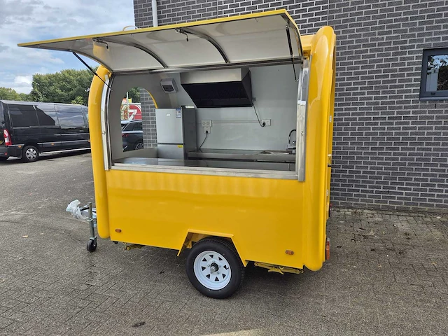 Foodtruck geel met afzuigkap - 2025 - afbeelding 15 van  15