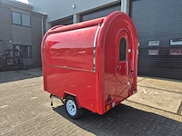 Foodtruck rood met afzuigkap + koelwerkbank - 2025 - afbeelding 10 van  14