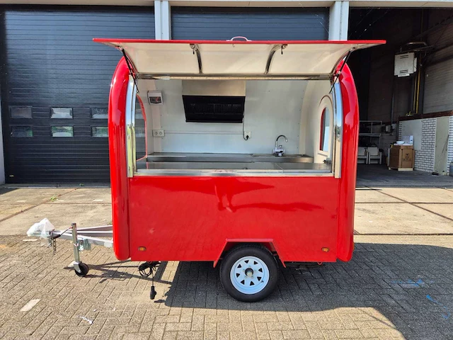 Foodtruck rood met afzuigkap + koelwerkbank - 2025 - afbeelding 11 van  14