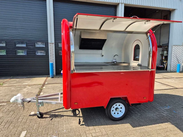 Foodtruck rood met afzuigkap + koelwerkbank - 2025 - afbeelding 12 van  14