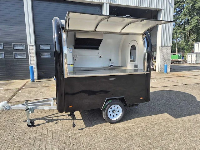 Foodtruck zwart met afzuigkap - 2025 - afbeelding 6 van  10