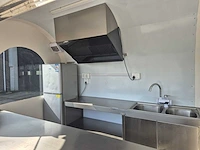 Foodtruck zwart met afzuigkap - 2025 - afbeelding 9 van  10