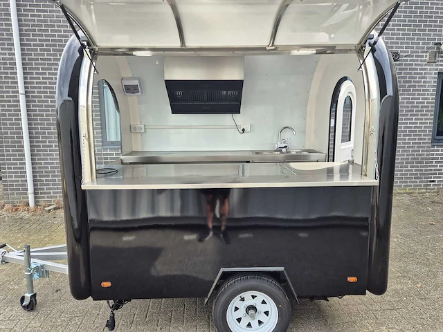 Foodtruck zwart met koelwerkbank en afzuigkap - 2025 - afbeelding 12 van  15