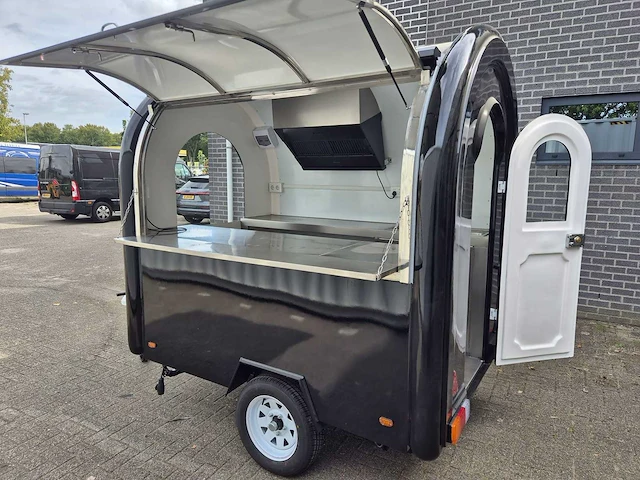 Foodtruck zwart met koelwerkbank en afzuigkap - 2025 - afbeelding 13 van  15