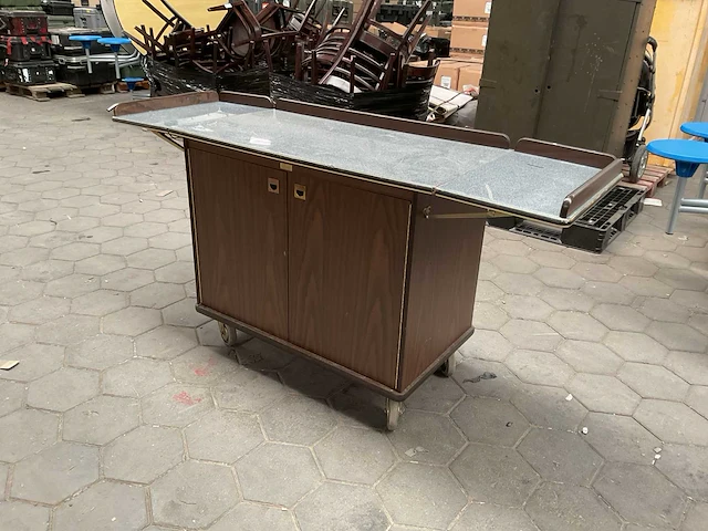 Forbes verrijdbare dressoir - afbeelding 1 van  5