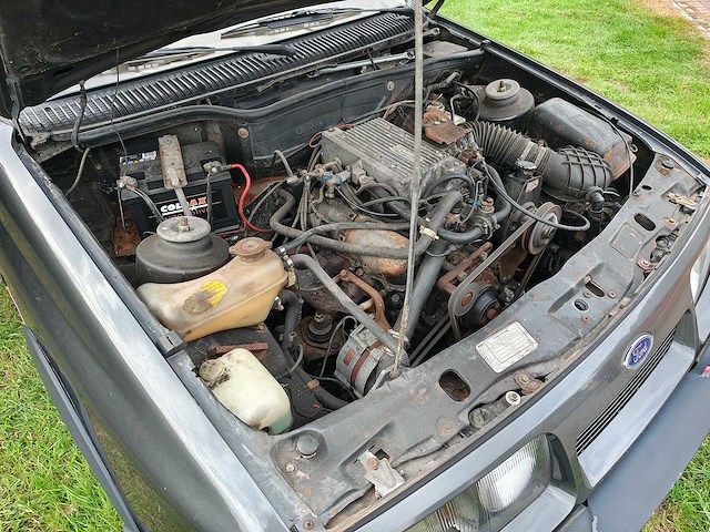 Ford - 1983 - sierra - 2.8 v6 xr4 inj. - personenauto - oldtimer - afbeelding 11 van  36
