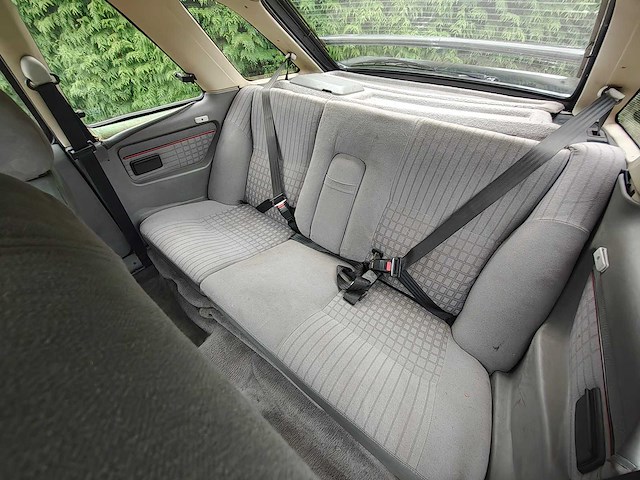 Ford - 1983 - sierra - 2.8 v6 xr4 inj. - personenauto - oldtimer - afbeelding 14 van  36