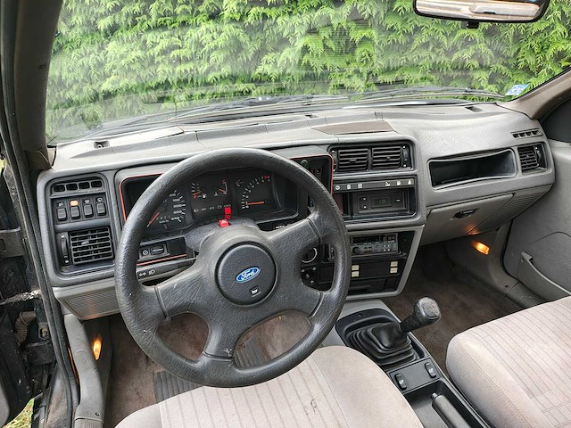Ford - 1983 - sierra - 2.8 v6 xr4 inj. - personenauto - oldtimer - afbeelding 16 van  36