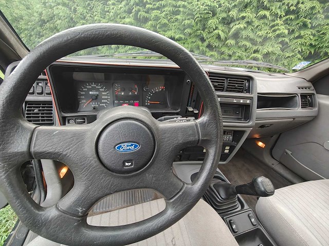 Ford - 1983 - sierra - 2.8 v6 xr4 inj. - personenauto - oldtimer - afbeelding 17 van  36