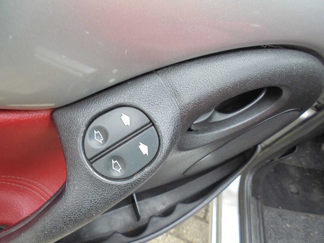 Ford - 2003 - streetka - 1.6 - 16-nff-3 - afbeelding 12 van  15