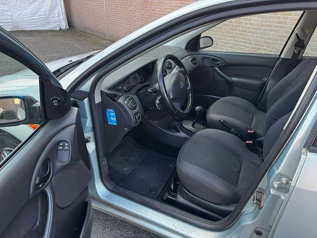 Ford - 2004 - focus wagon - 1.6-16v trend automaat - personenauto - afbeelding 3 van  11