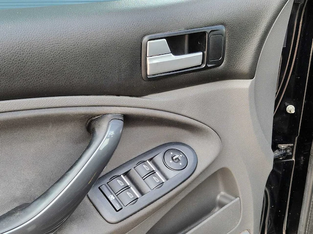 Ford - 2009 - c-max - 1.6-16v titanium - 62-jkk-4 - afbeelding 9 van  23