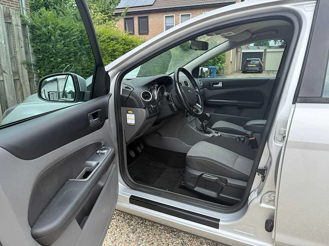 Ford - 2011 - focus - 1.6 comfort - 14-pgn-7 - afbeelding 2 van  18