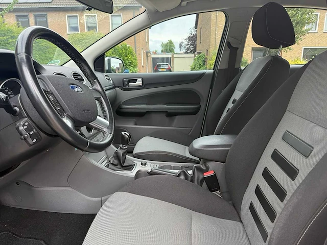 Ford - 2011 - focus - 1.6 comfort - 14-pgn-7 - afbeelding 4 van  18