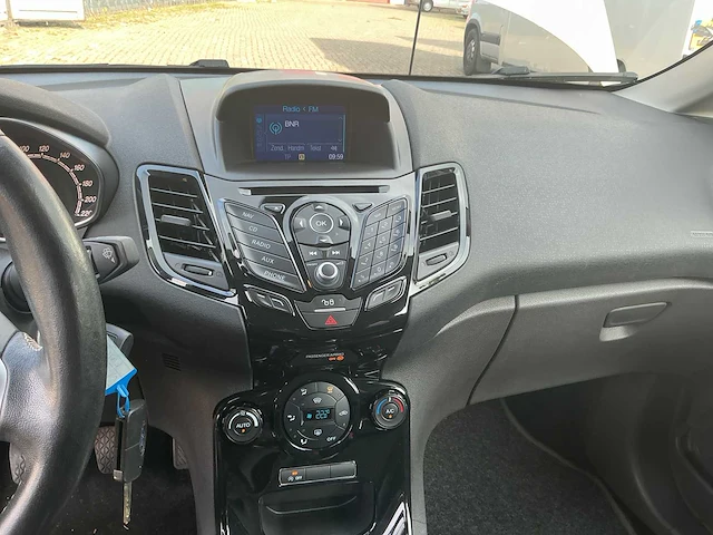 Ford - 2015 - fiesta - 1.0 ecob. titanium - personenauto - afbeelding 11 van  13