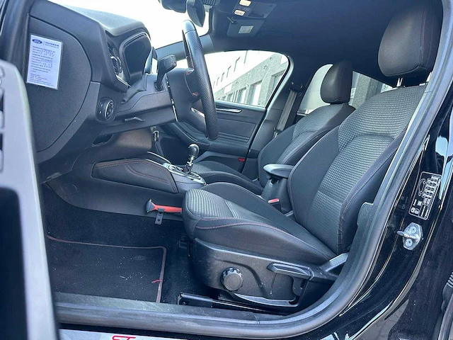 Ford - 2021 - focus - 1.5 ecobl. st l.xbns - personenauto - afbeelding 2 van  24