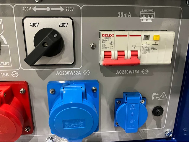 Ford - 2025 - fdt 10200 ( 4x ) - noodstroomaggregaat - afbeelding 4 van  19