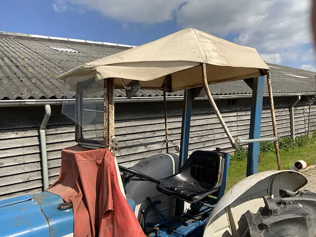Ford - 3000 - oldtimer - tractor - 1966 - afbeelding 2 van  25