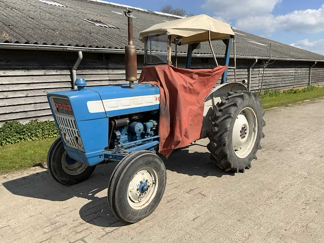 Ford - 3000 - oldtimer - tractor - 1966 - afbeelding 1 van  25