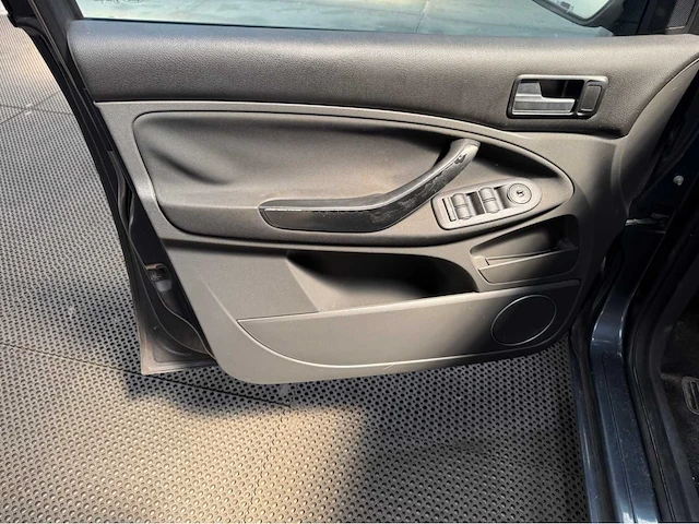 Ford - c-max - personenauto - 2008 - afbeelding 11 van  24