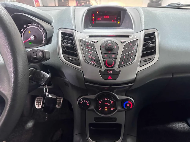 Ford - fiesta - 1.25 ghia - p-738-zl - afbeelding 5 van  18